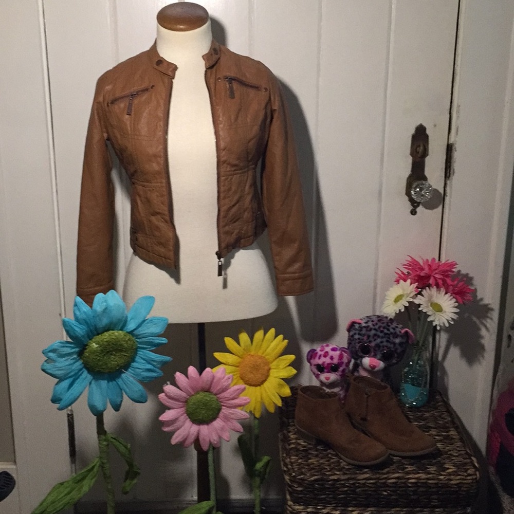Girls M Moto style brown leather jacket.
